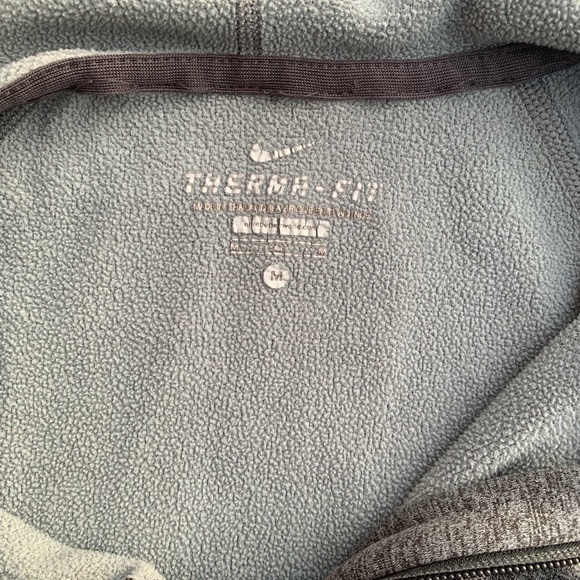 Nike Therma Fit Hoodie Women’s Medium - Picture 6 of 6